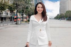 Hồng Diễm vào Sài Gòn gặp 'mẹ chồng' và nữ diễn viên Thương ngày nắng về, đăng nhẹ tấm hình mà gây náo loạn