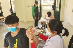 Gần 74% trẻ từ 12-17 tuổi ở Hà Nội đã được tiêm vắc xin phòng Covid-19