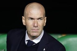 PSG muốn có cả Zidane lẫn Wenger