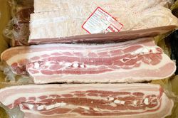 Thịt heo Nga, Brazil giá 53.000 đồng/kg ồ ạt về Việt Nam