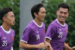 AFF Cup 2021 hôm nay: Tuyển Việt Nam tập hồi phục. Hoàng Anh được phép sang Singapore