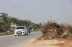 Hà Nội: Nhếch nhác tuyến đường trục tây Thăng Long