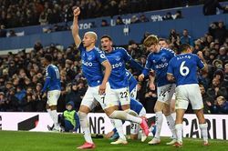 Arsenal thua đau Everton phút bù giờ