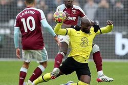 Tuchel thừa nhận sai lầm khi sử dụng Lukaku khiến Chelsea thua West Ham