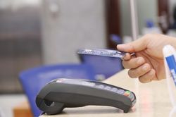Thẻ từ ATM vẫn được chấp nhận sau ngày 31-12-2021