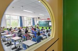 Học sinh trường quốc tế học chương trình như trường công lập, bố mẹ bất bình