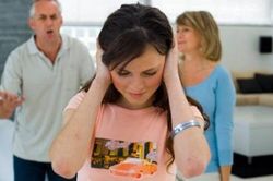 Ngay khi biết tôi bị vỡ nợ, bố chồng họp khẩn đại gia đình và đưa ra quyết định làm tôi run rẩy