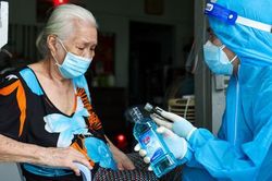 Hà Nội phân bổ khẩn 6.000 túi thuốc điều trị F0 tại nhà