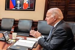 Họp với Tổng thống Mỹ, ông Putin cảnh báo 'trừng phạt kinh tế mạnh mẽ' liên quan Ukraine
