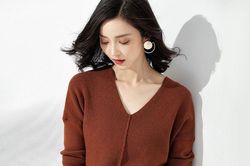 Những kiểu áo len nàng U40 nên tránh xa