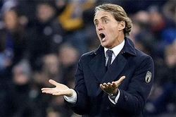 HLV Mancini bác bỏ thông tin sẽ dẫn dắt MU vào hè 2022