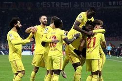 Liverpool 'tiễn' AC Milan rời Champions league, Man City bất ngờ bại trận