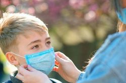 Trẻ tự kỷ có nên tiêm vaccine ngừa COVID-19?