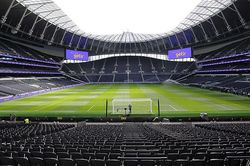 Tottenham hoãn trận đấu ở Conference League vì bão COVID-19, đối thủ tức giận