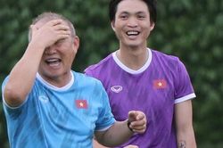 AFF Cup 2021 hôm nay: Tuyển Việt Nam chưa tập chiến thuật. Malaysia vs Lào (16h30)