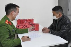 Công an huyện Bình Giang bắt giữ đối tượng vận chuyển 11kg pháo nổ trái phép
