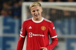 Fan Man United đã thấy Solskjaer đúng khi không tin dùng Van de Beek