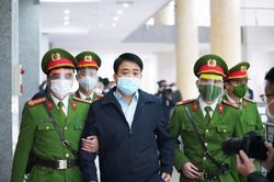 Hình ảnh ông Nguyễn Đức Chung trong phiên xử công khai đầu tiên