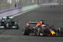 Hồi kết nào cho đại chiến Hamilton-Verstappen?