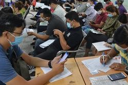 Đã khó khăn, doanh nghiệp còn phải đưa ra mức thu nhập cao để thu hút lao động