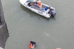 Người phụ nữ để lại thư tuyệt mệnh rồi nhảy cầu tự tử