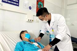 Áp dụng quy trình 'báo động đỏ', Bệnh viện Đà Nẵng cứu sống bệnh nhân bị dao đâm thấu tim