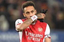 Aubameyang đang đi đúng hành trình thất bại của Oezil