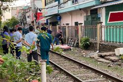Va vào tàu hỏa, người phụ nữ bị kéo lê hơn 100m