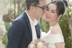 Cặp đôi rich kid Hà thành và chuyện tình yêu 'của người giàu': Mẹ chồng điểm 10, chỉ một hành động trong lễ ăn hỏi cũng đủ chứng tỏ cưng con dâu thế nào!