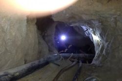 Bắc Kạn: Huy động lực lượng cứu hộ 2 người kẹt dưới hang sâu