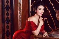 Hoa hậu Giáng My kiêu sa trong sắc đỏ, gợi ý trang phục cho mùa cuối năm