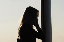 Trung Quốc: Bị cha mẹ ép kết hôn, bé gái gọi điện báo cảnh sát