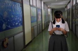 Giáo viên khuyên nữ sinh giữ thân như ngọc, nam sinh bớt ẻo lả