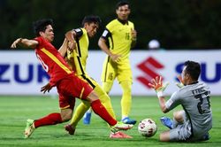 Thắng 3-0 Malaysia, Việt Nam vươn lên dẫn đầu bảng B
