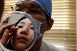 Mùa dao kéo của học sinh Hàn Quốc