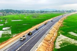 Khởi công tuyến đường bộ ven biển hơn 2.000 tỷ đồng tại Thanh Hóa