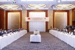 Chủ tịch Quốc hội dự tọa đàm với các doanh nghiệp hàng đầu Hàn Quốc