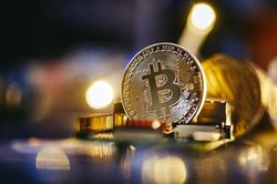 Giá Bitcoin hôm nay 14/12: Bitcoin lao dốc thảm, thổi bay hàng trăm tỷ USD
