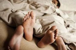 Đi cặp bồ với chồng người khác, người phụ nữ không ngờ có một ngày bị con của bồ đối xử thế này