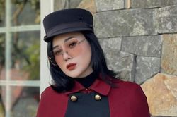 Cùng một món phụ kiện, Phương Oanh ở ngoài đời mix match cao tay hơn hẳn trong phim