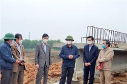 Chủ tịch UBND tỉnh Võ Văn Hưng: Chủ đầu tư quyết liệt đốc thúc các dự án chậm tiến độ