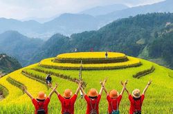 Du khách thành phố Hồ Chí Minh hào hứng với các tour đi Tây Bắc