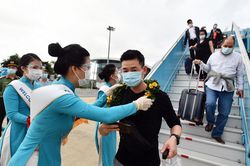 Bỏ cách ly y tế tập trung với người nhập cảnh từ 1-1-2022