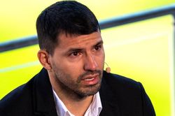 Tiền đạo Aguero giải nghệ vì bệnh tim