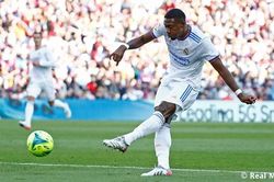 CIES bầu chọn Cầu thủ xuất sắc nhất năm: Alaba số 1, Messi đứng tận thứ... 24