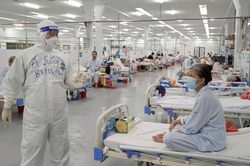 'Cần giám sát chủ động người trên 50 tuổi mắc bệnh nền'