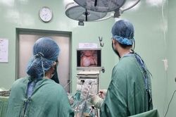 Người phụ nữ bị vòng tránh thai 'đi lạc', đâm thủng trực tràng