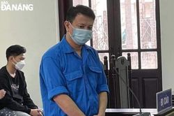 Lĩnh 2 năm tù vì dùng dao chống người thi hành công vụ