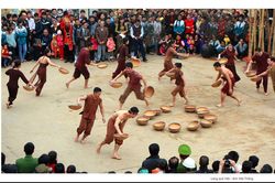 Nhìn đời qua lăng kính nghệ thuật