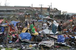 Cảnh tan hoang tại Philippines sau bão Rai